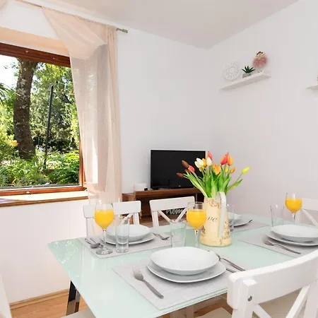 Apartament Lora