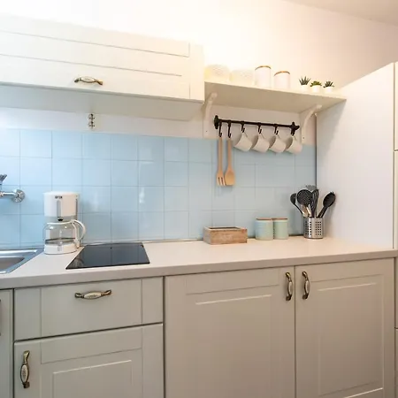Apartament Lora *