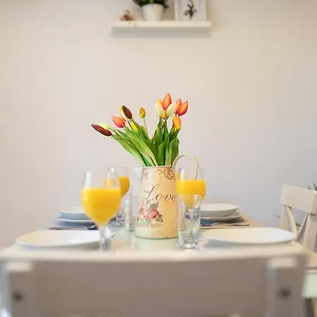 Lora Apartament