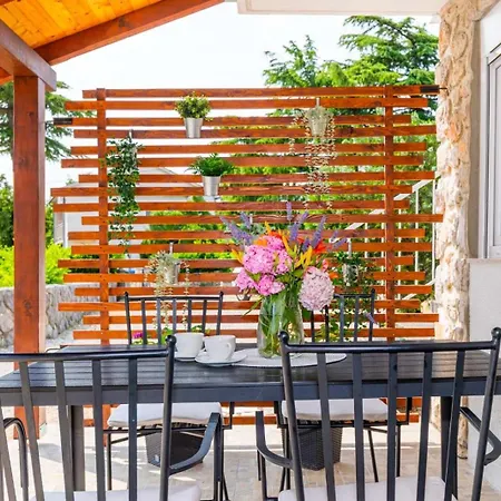 Apartament Lora