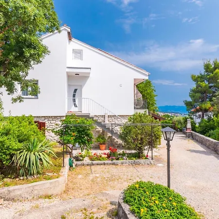 Apartament Lora