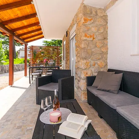 Lora Apartament