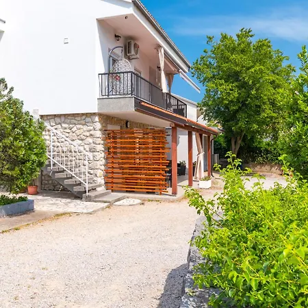 Lora Apartament *