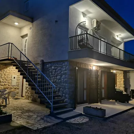Apartment Lora