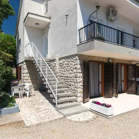 Lora Apartment
