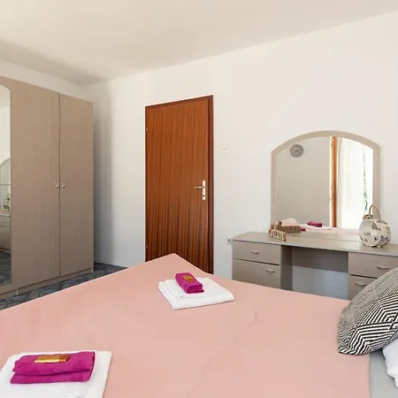 Lora Apartment