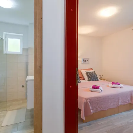 Apartment Lora