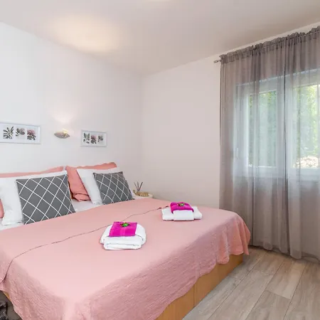 Lora Apartment *