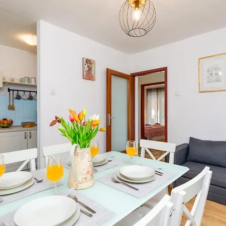 Lora Apartment