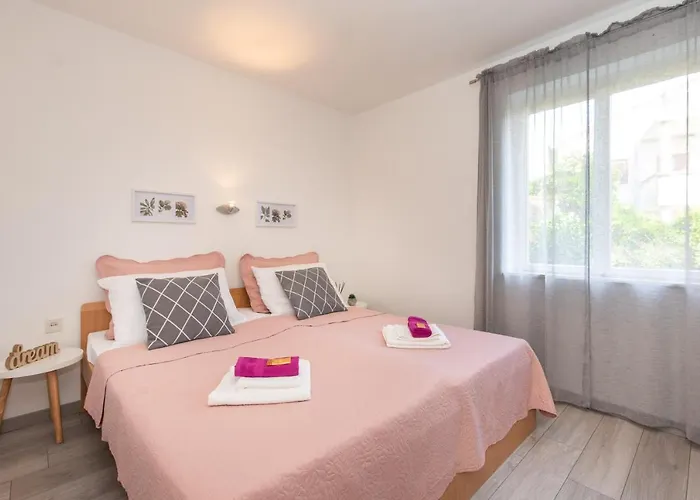 Lora 公寓 茨里克韦尼察