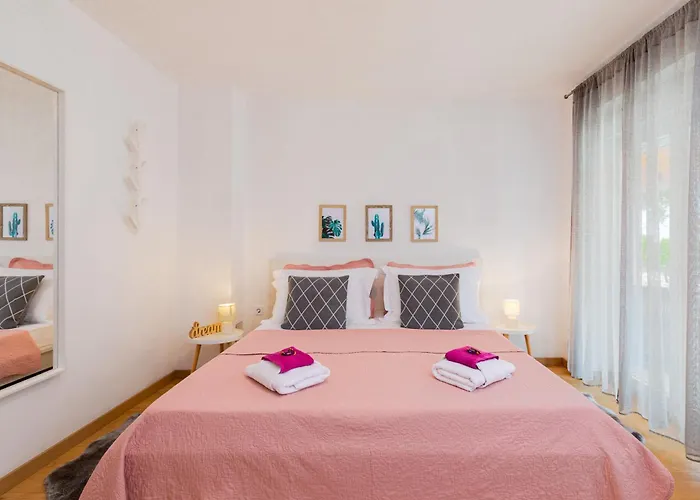 Lora * 茨里克韦尼察